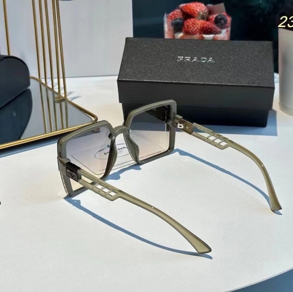 Prada sunglasses - Picture 3 of 9